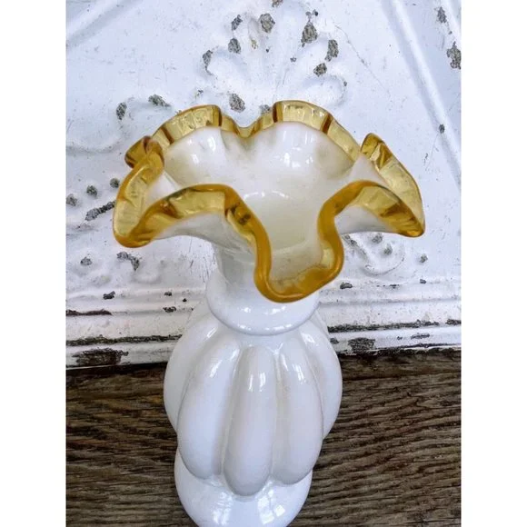 Vintage Fenton Melon Hold Crest Milk Glass Ruffle Crimped Vase - Picture 4 of 11